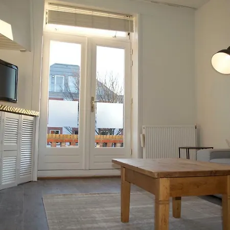Zeestraat Apartment *